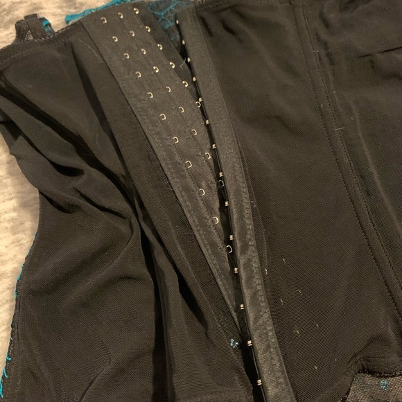 Corset type lingerie - Picture 3 of 3